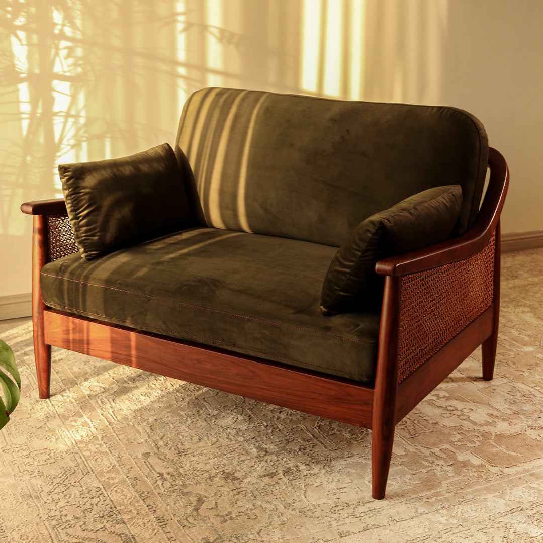 Reya Loveseat