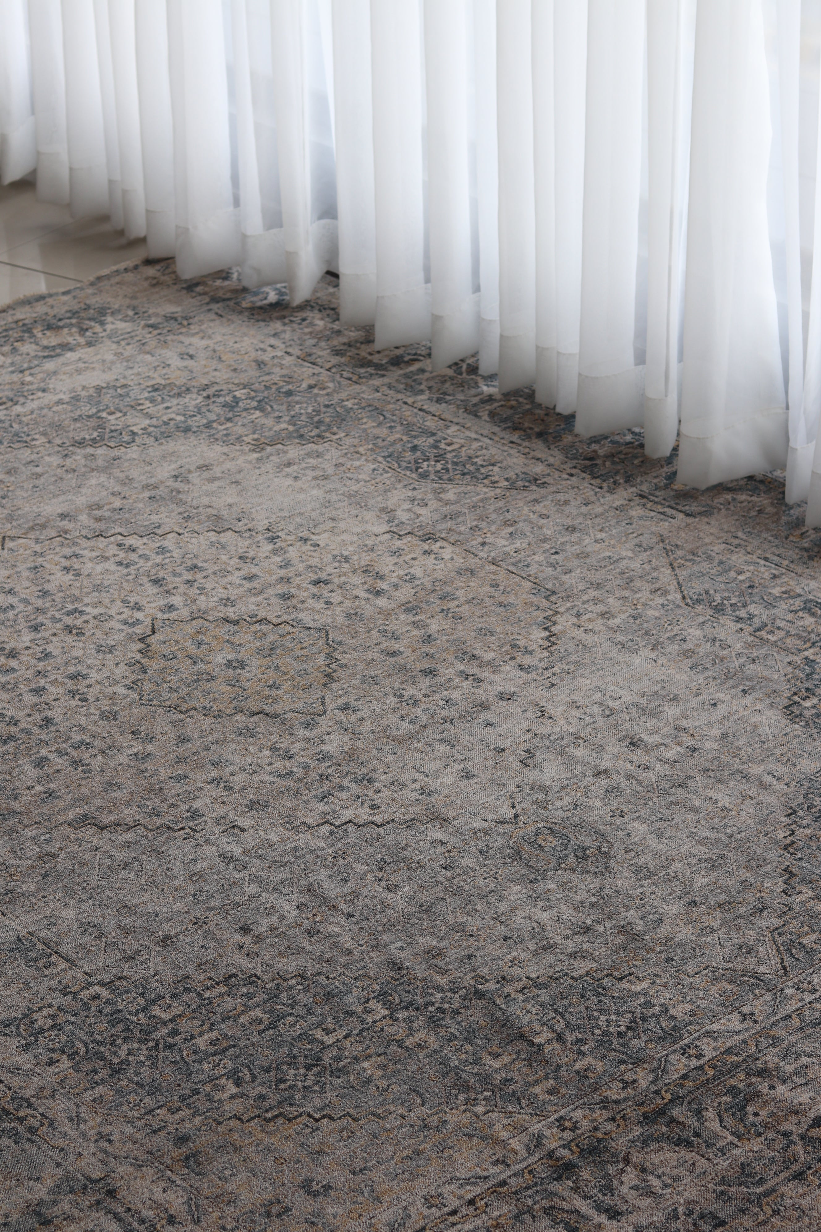 Eren Rug
